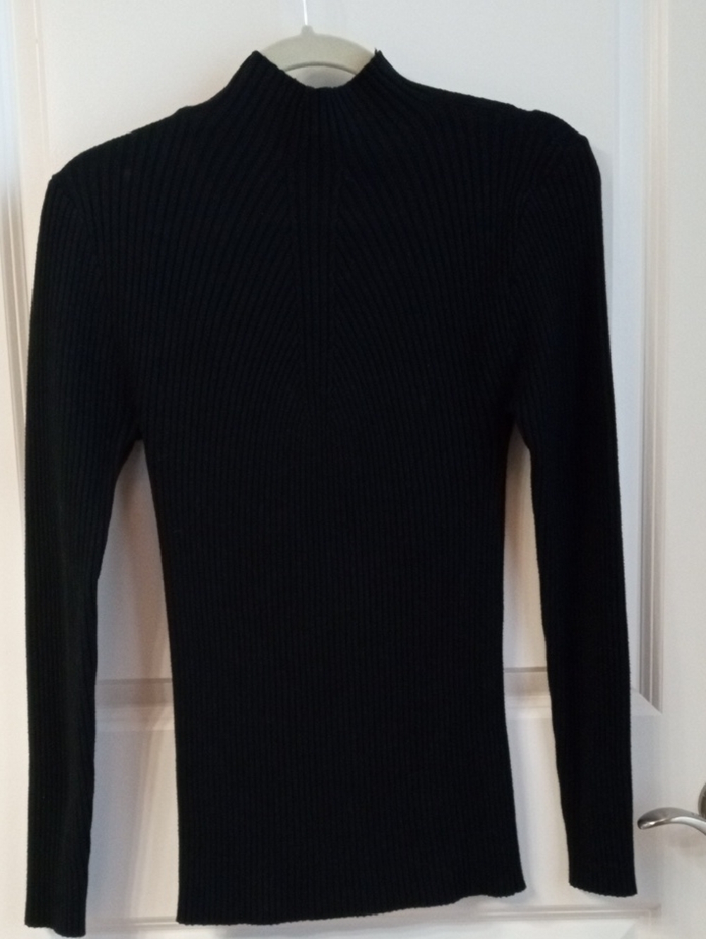 Classic Black Ribbed Mock Turtleneck Sweater. Size Large